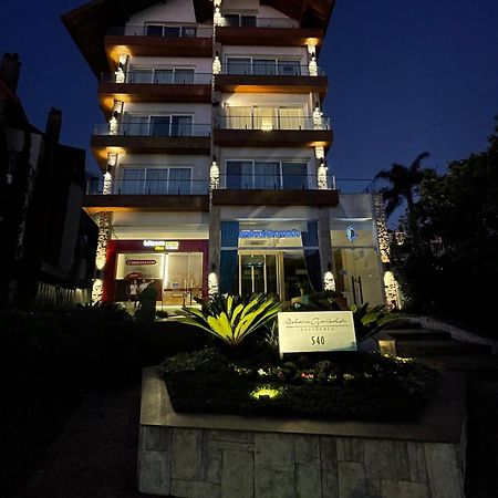 Apartamento Espetacular, 2 Suites, A 30M Da Rua Coberta Грамаду Экстерьер фото