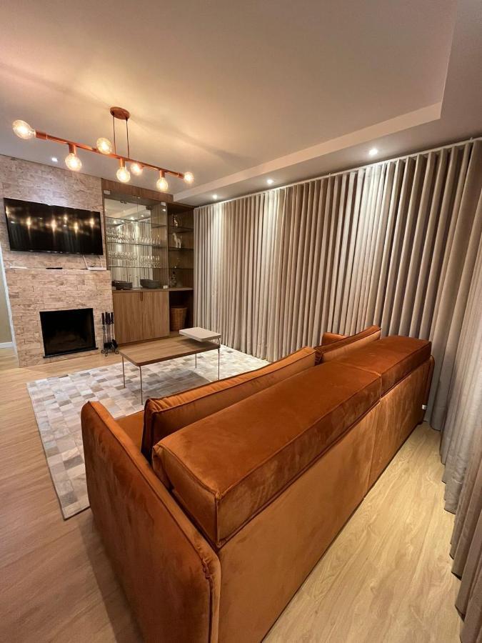 Apartamento Espetacular, 2 Suites, A 30M Da Rua Coberta Грамаду Экстерьер фото