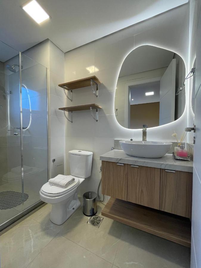 Apartamento Espetacular, 2 Suites, A 30M Da Rua Coberta Грамаду Экстерьер фото
